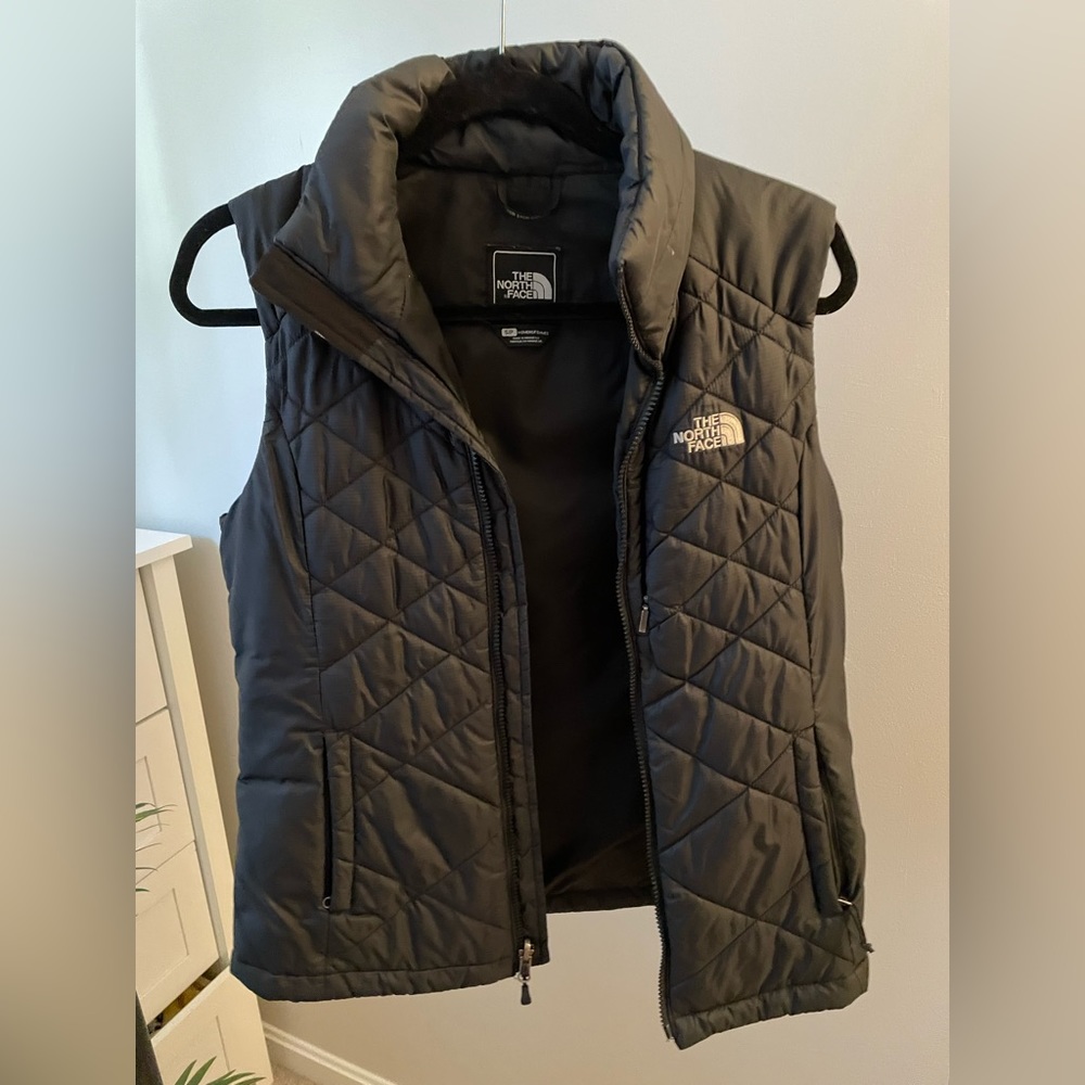 Black north face puffer vest
